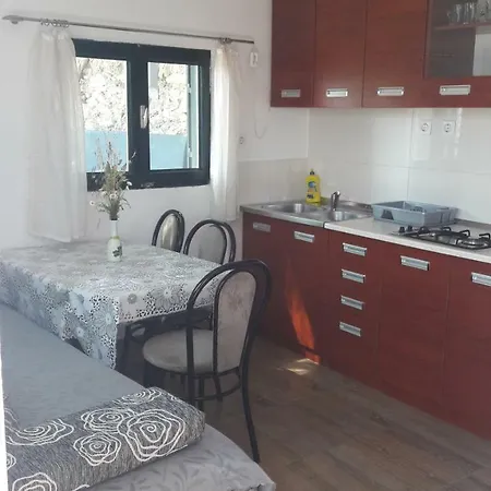 Kuca Paradise- Robinson בית נופש *