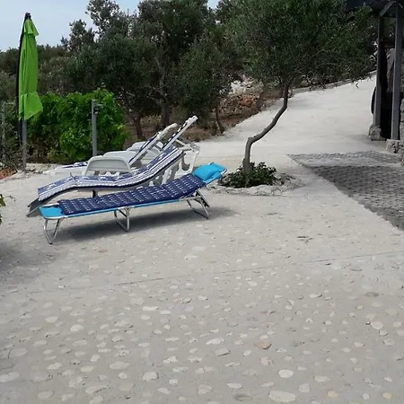 בית נופש Kuca Paradise- Robinson *